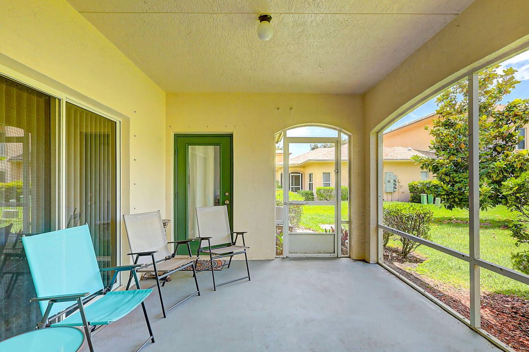 Active With Contract: $1,900 (2 beds, 2 baths, 1335 Square Feet)