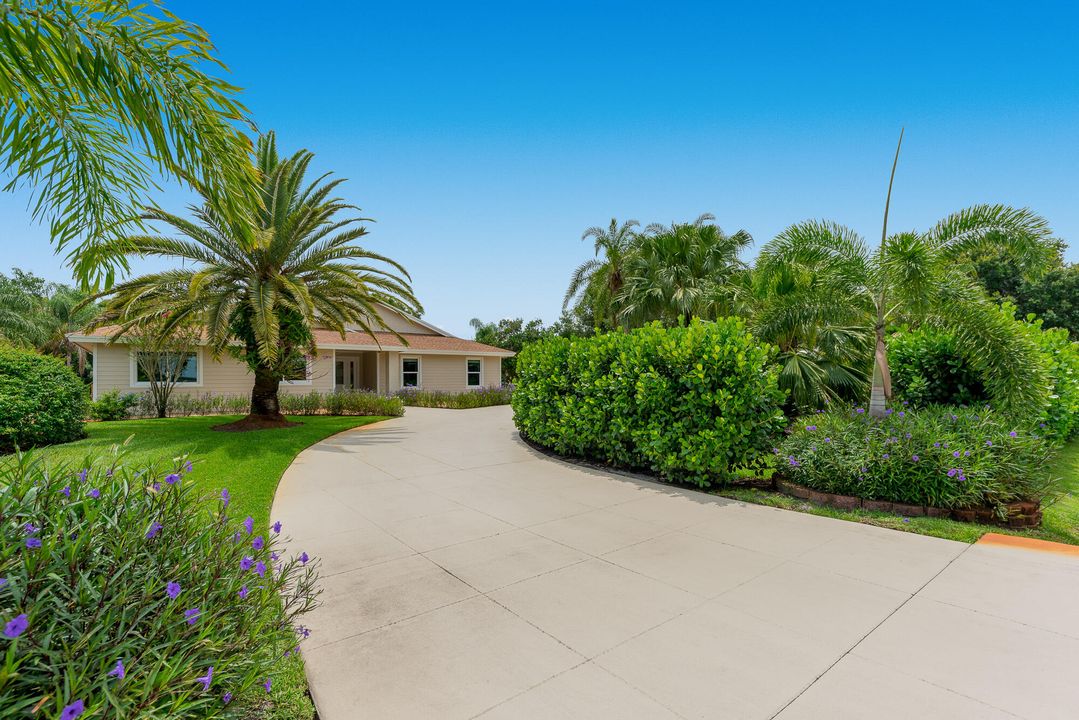 Active With Contract: $959,000 (4 beds, 2 baths, 2894 Square Feet)