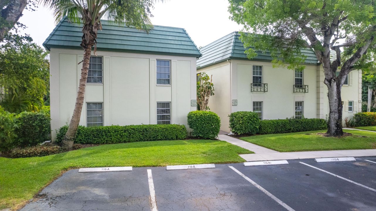 Recently Sold: $299,000 (2 beds, 2 baths, 1141 Square Feet)