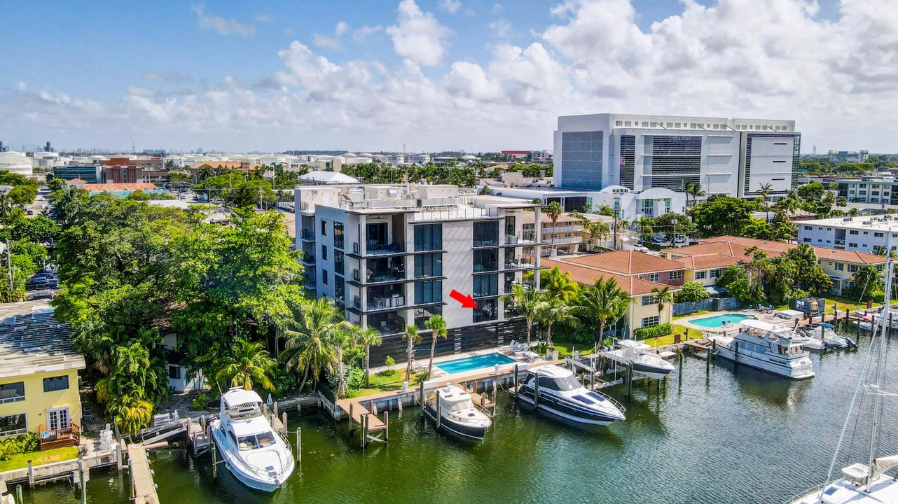 Recently Sold: $2,200,000 (3 beds, 3 baths, 2372 Square Feet)