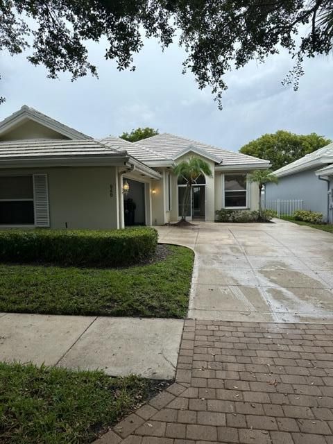 Recently Sold: $494,900 (3 beds, 2 baths, 1968 Square Feet)