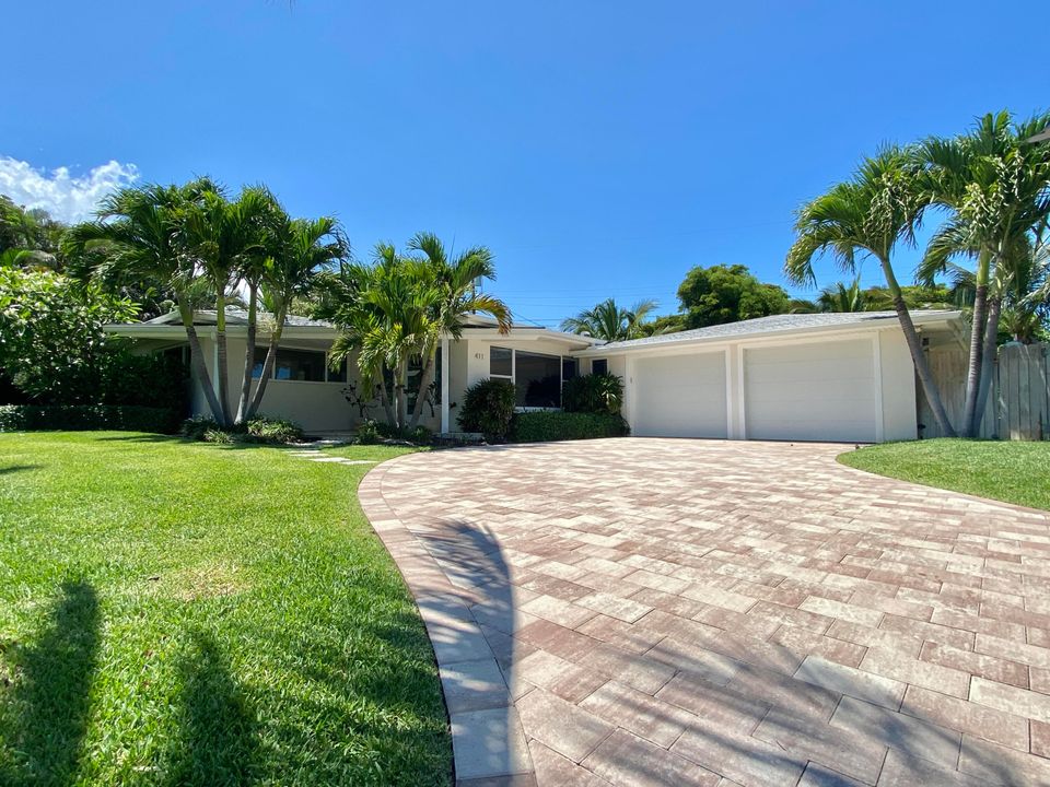 Recently Sold: $2,225,000 (4 beds, 3 baths, 1987 Square Feet)