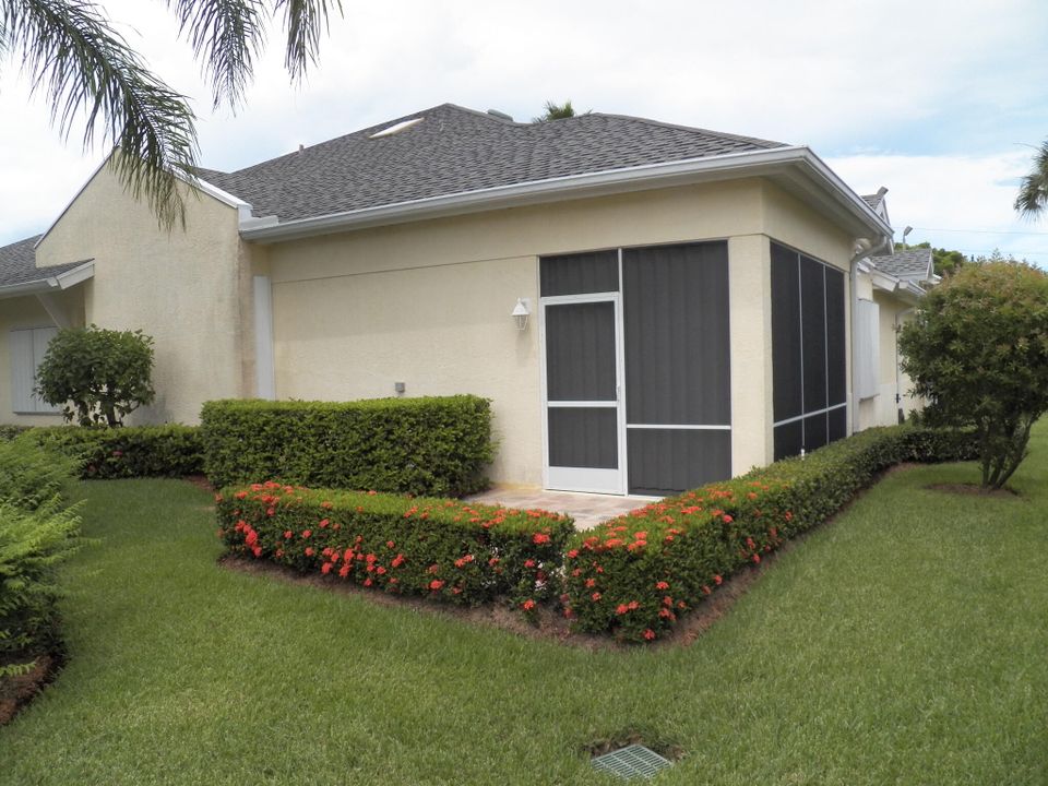 Active With Contract: $4,000 (2 beds, 2 baths, 1488 Square Feet)