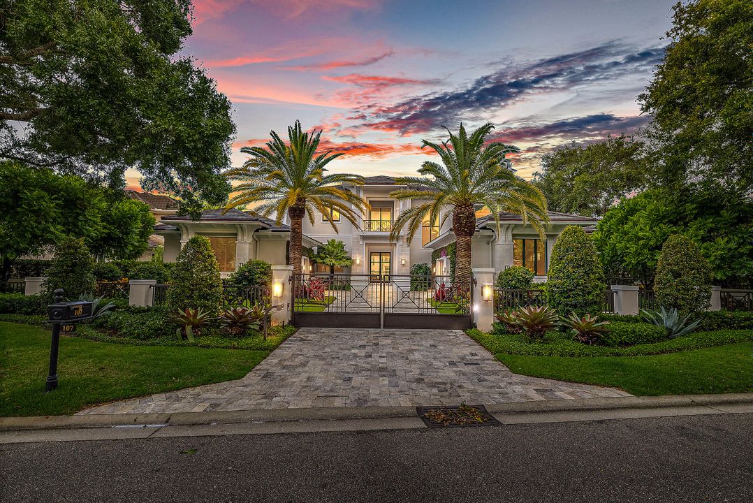 Active With Contract: $10,500,000 (5 beds, 5 baths, 5986 Square Feet)