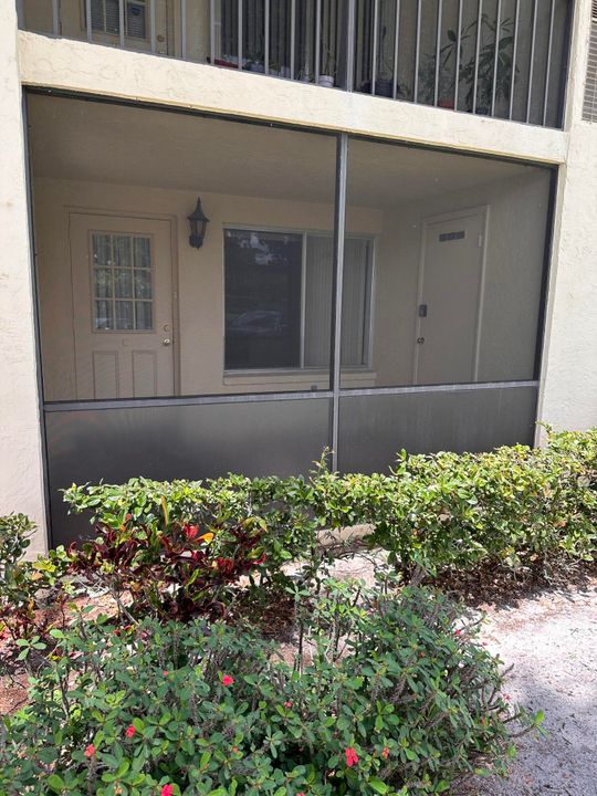 Active With Contract: $1,600 (2 beds, 1 baths, 818 Square Feet)