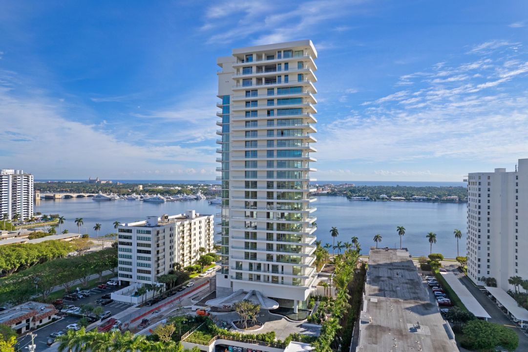 Recently Sold: $1,943,500 (2 beds, 2 baths, 1652 Square Feet)