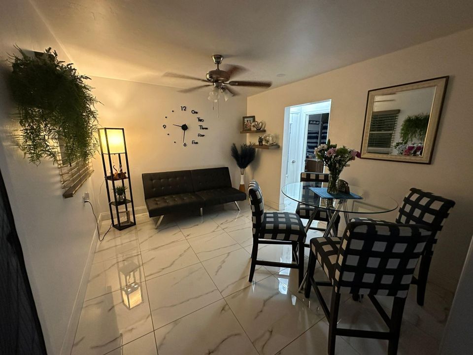 Active With Contract: $1,850 (1 beds, 1 baths, 1199 Square Feet)