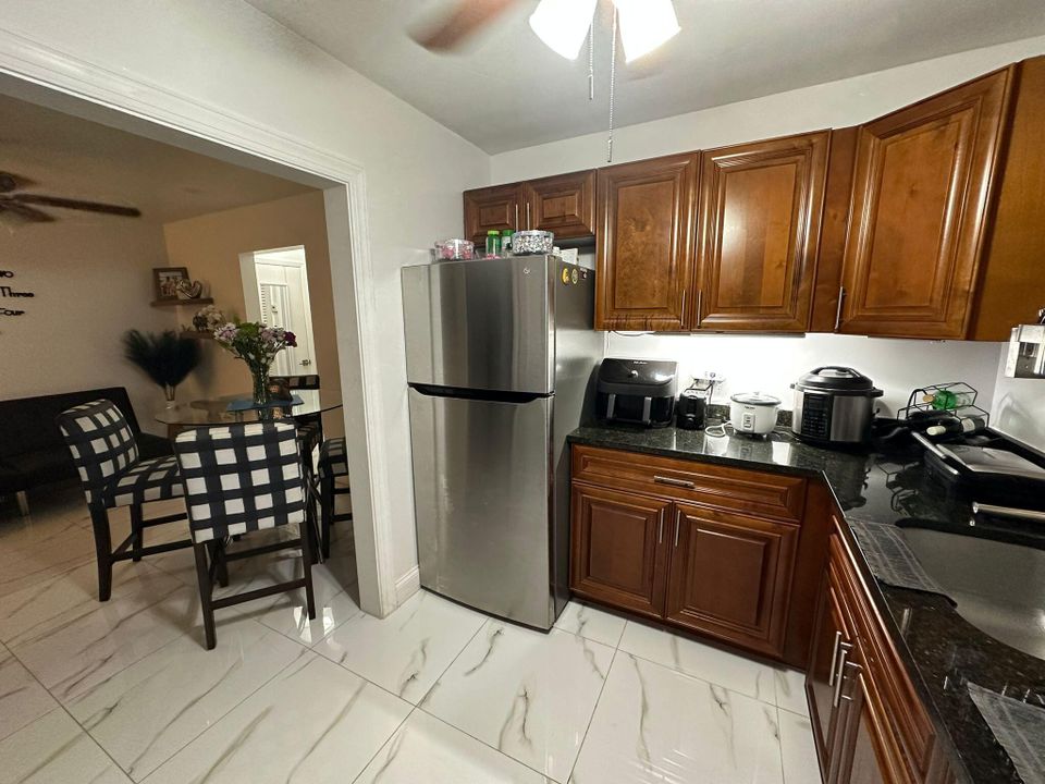 Active With Contract: $1,850 (1 beds, 1 baths, 1199 Square Feet)