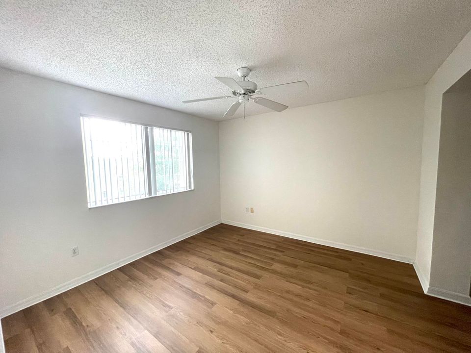 Active With Contract: $1,875 (2 beds, 2 baths, 1200 Square Feet)