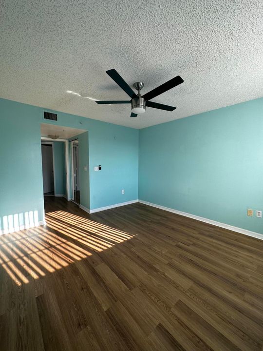 Active With Contract: $1,875 (2 beds, 2 baths, 1200 Square Feet)