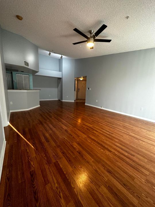 Active With Contract: $1,875 (2 beds, 2 baths, 1200 Square Feet)