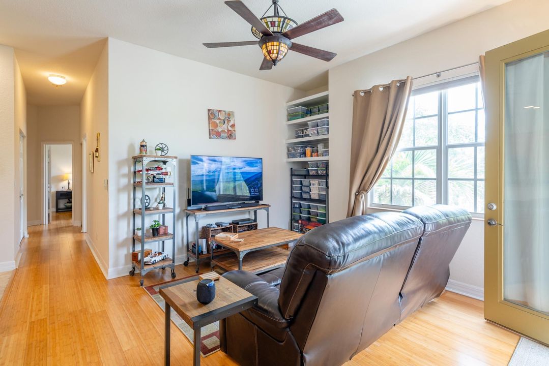 Active With Contract: $2,500 (2 beds, 2 baths, 1077 Square Feet)