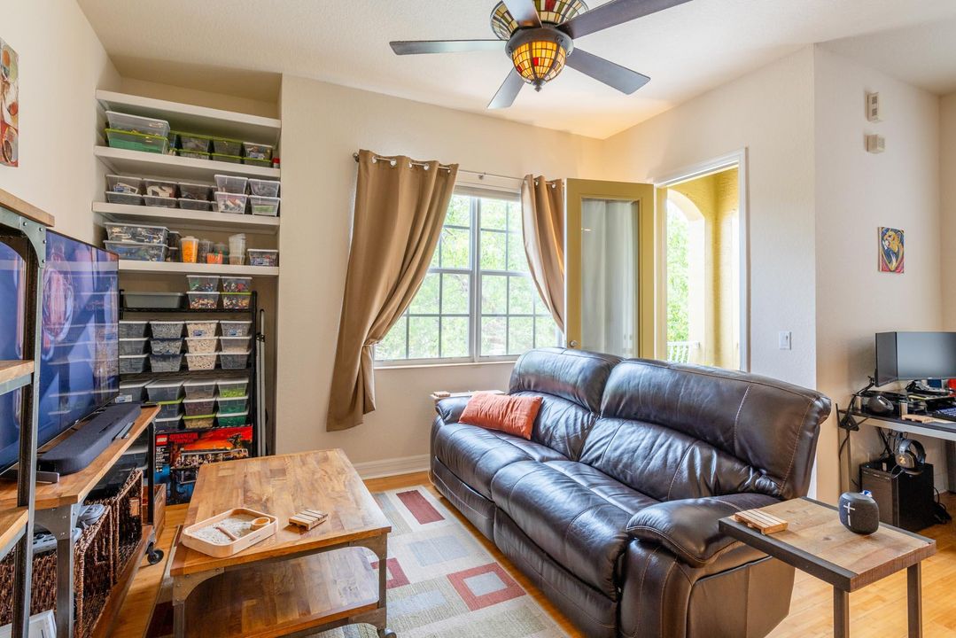 Active With Contract: $2,500 (2 beds, 2 baths, 1077 Square Feet)