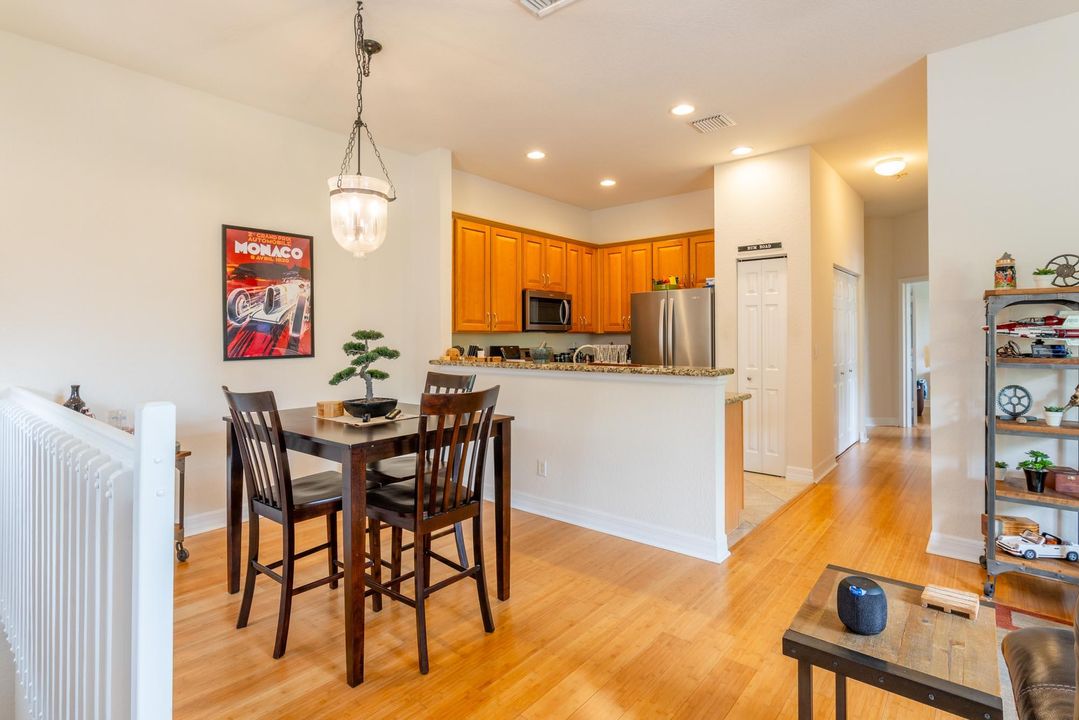 Active With Contract: $2,500 (2 beds, 2 baths, 1077 Square Feet)