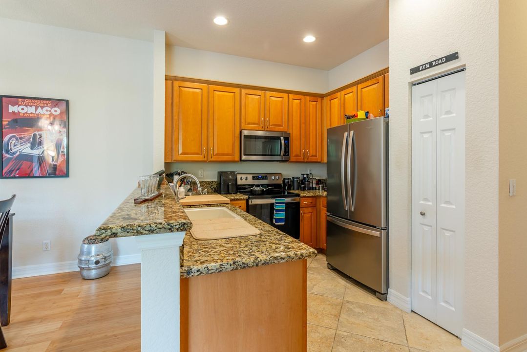 Active With Contract: $2,500 (2 beds, 2 baths, 1077 Square Feet)