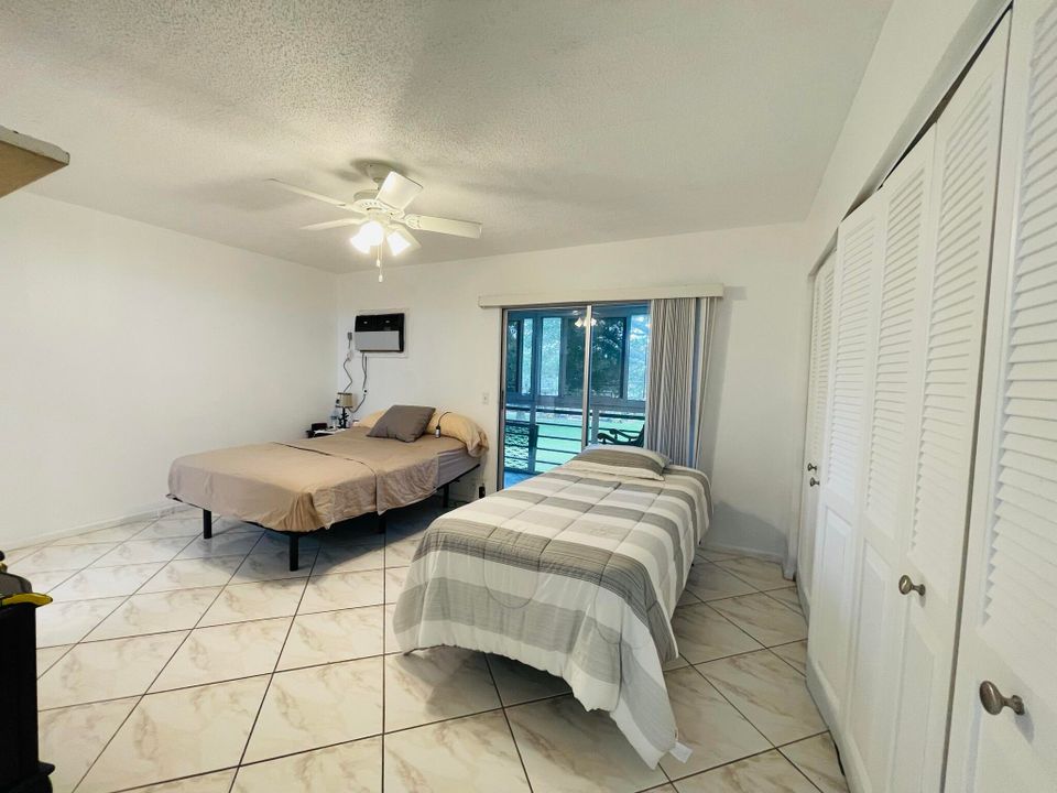 For Sale: $99,999 (1 beds, 1 baths, 700 Square Feet)