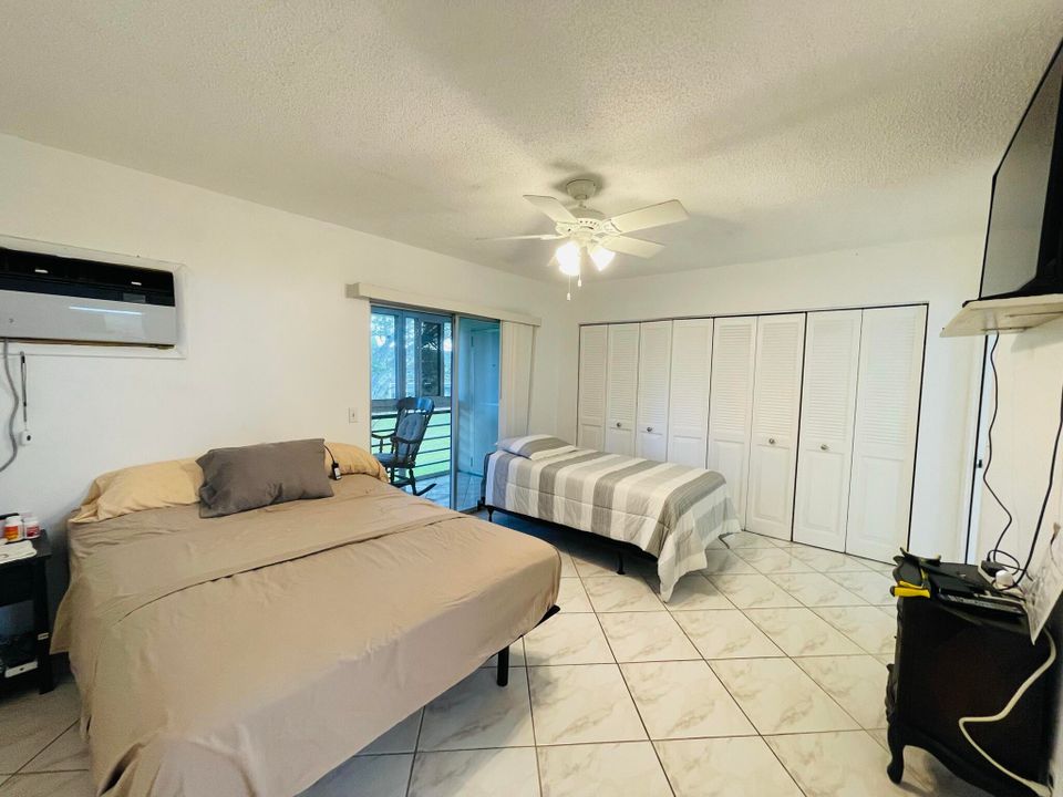 Active With Contract: $99,999 (1 beds, 1 baths, 700 Square Feet)