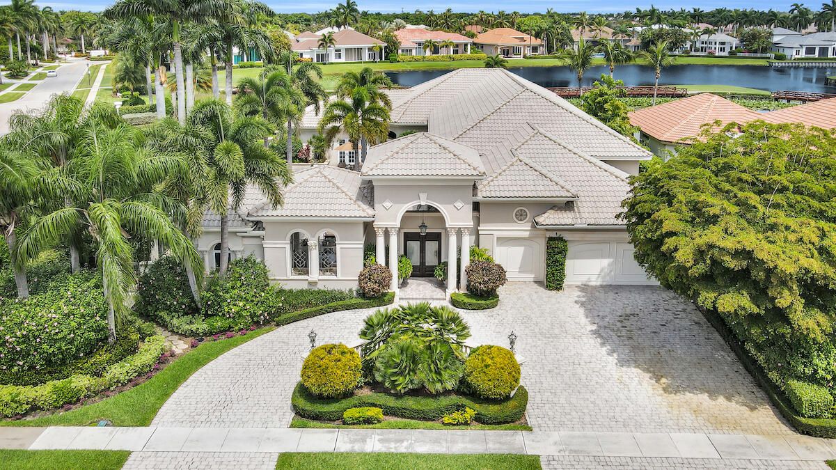 Recently Sold: $2,850,000 (4 beds, 5 baths, 4713 Square Feet)