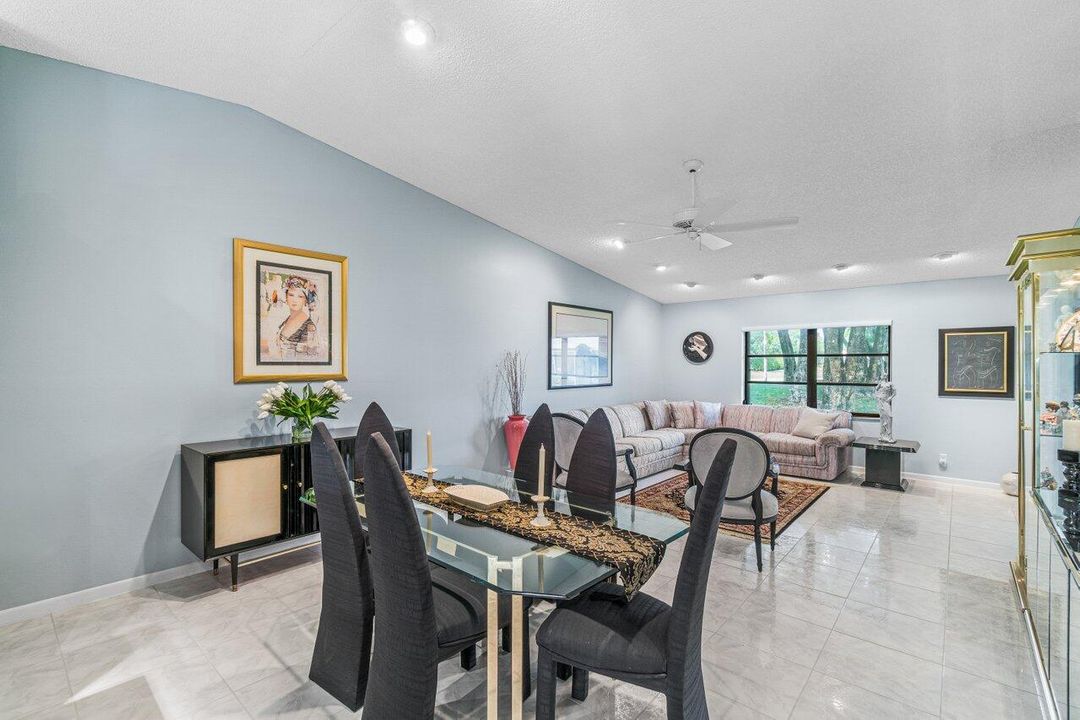 Recently Sold: $299,900 (2 beds, 2 baths, 1435 Square Feet)