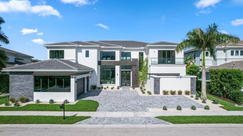 Recently Sold: $5,095,000 (6 beds, 6 baths, 8238 Square Feet)