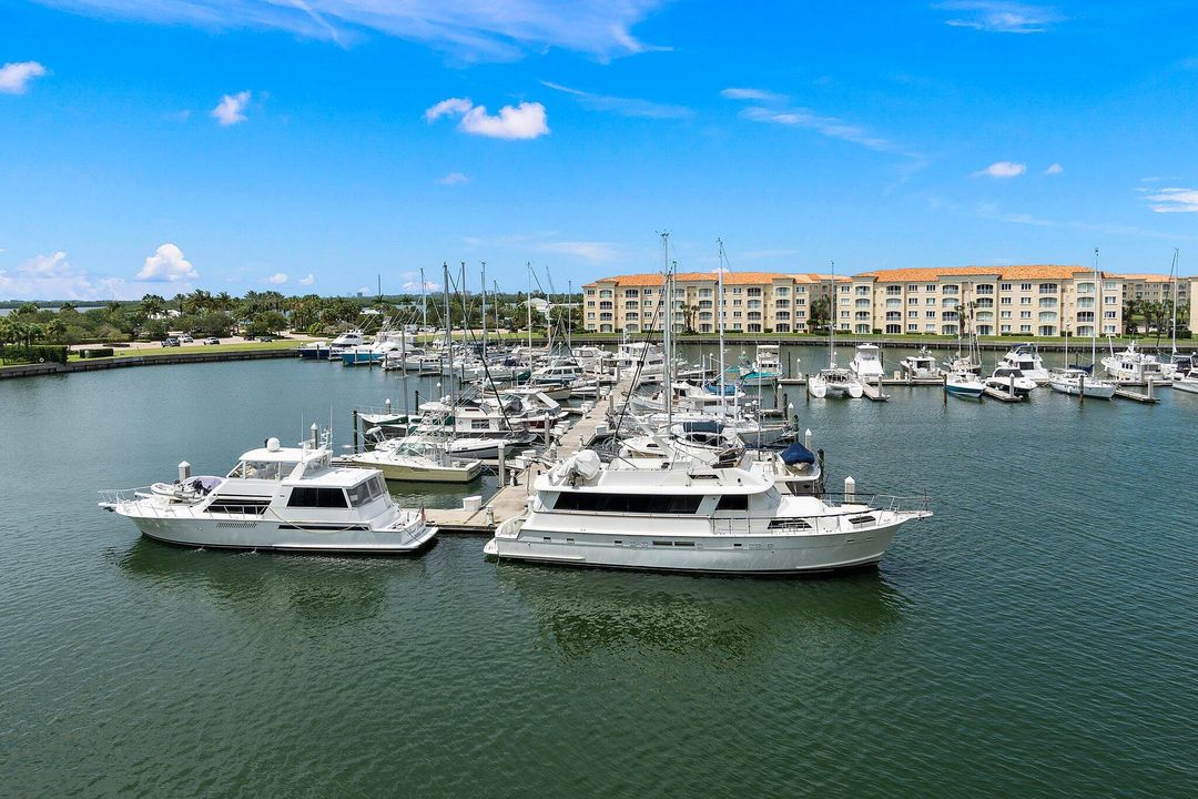 Recently Sold: $498,500 (2 beds, 2 baths, 1989 Square Feet)