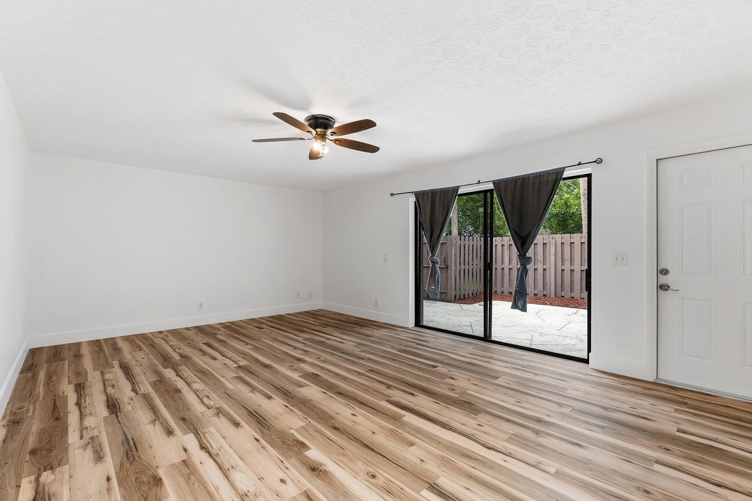 Active With Contract: $2,295 (2 beds, 2 baths, 1514 Square Feet)
