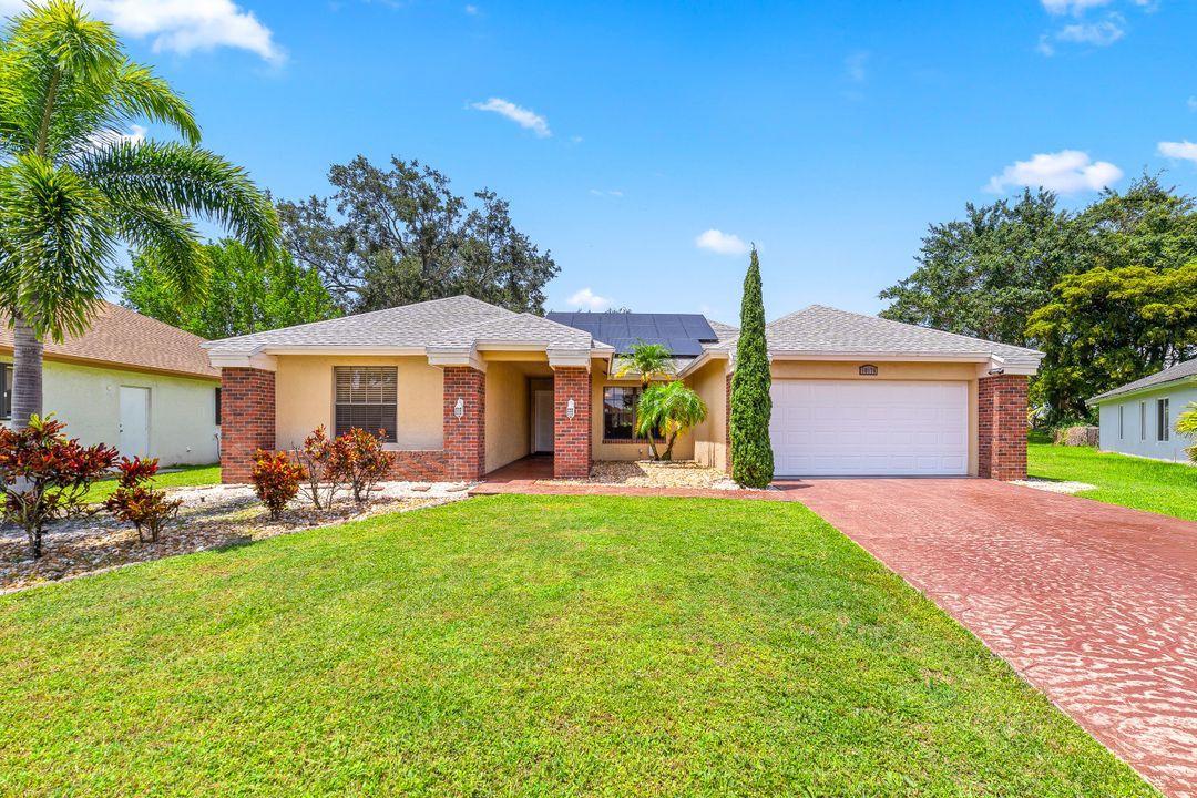 Recently Sold: $650,000 (4 beds, 2 baths, 2080 Square Feet)