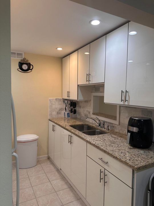 Active With Contract: $174,900 (2 beds, 2 baths, 968 Square Feet)