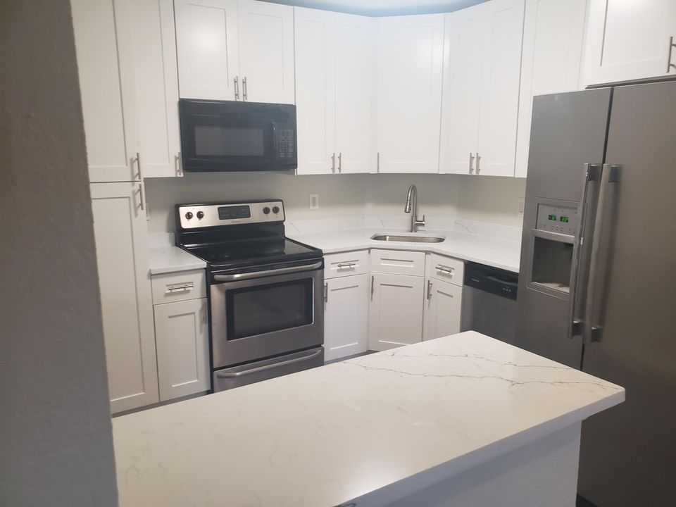 Recently Rented: $1,900 (1 beds, 1 baths, 764 Square Feet)