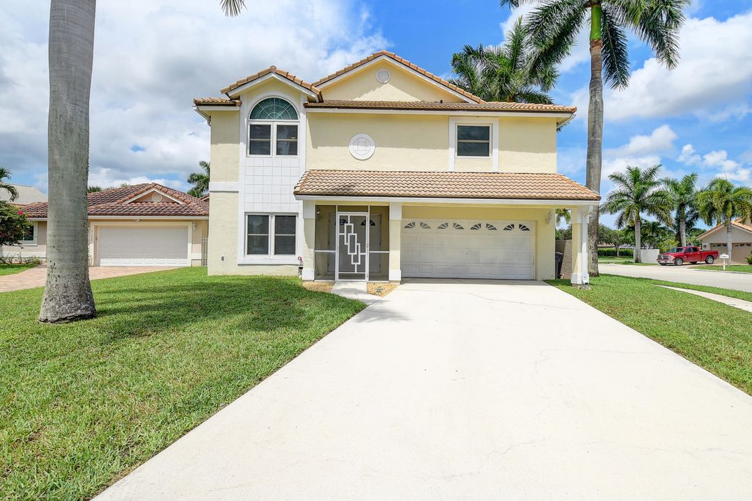 Recently Sold: $699,000 (5 beds, 2 baths, 2728 Square Feet)