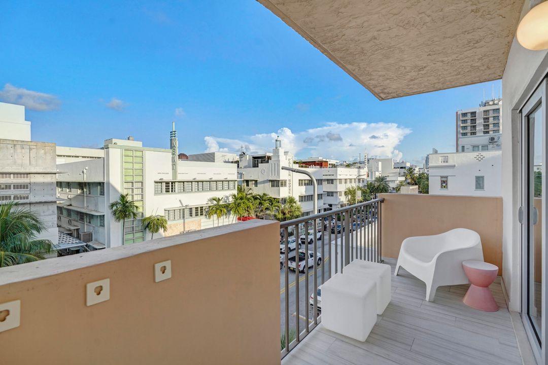 Active With Contract: $599,000 (2 beds, 2 baths, 1015 Square Feet)