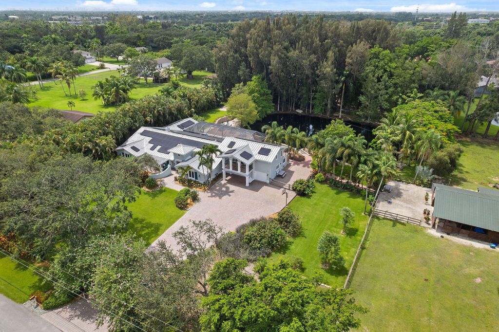 Recently Sold: $2,395,000 (5 beds, 5 baths, 4513 Square Feet)