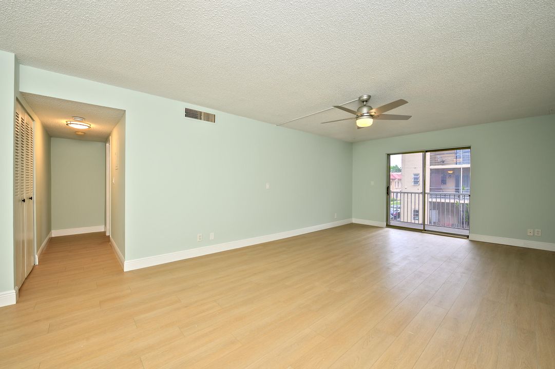 Active With Contract: $195,000 (1 beds, 1 baths, 1060 Square Feet)