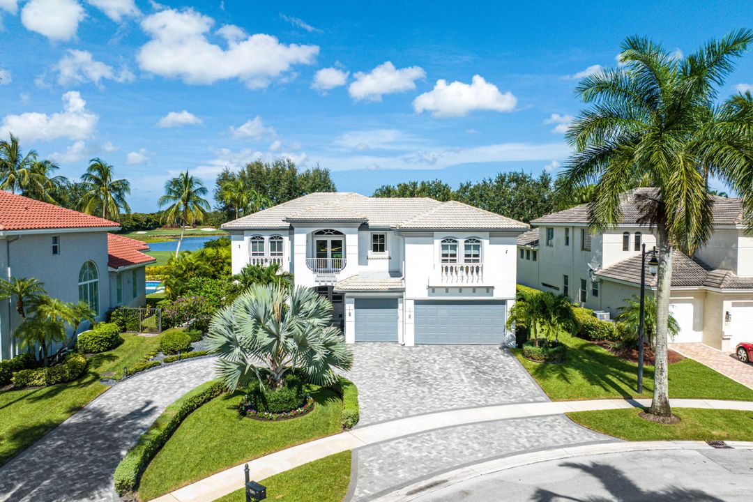 Recently Sold: $2,999,999 (5 beds, 5 baths, 4519 Square Feet)