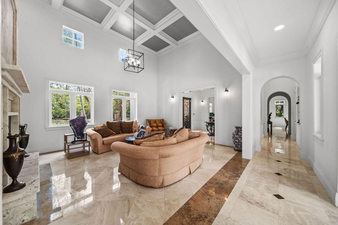 For Sale: $4,899,000 (6 beds, 6 baths, 5972 Square Feet)