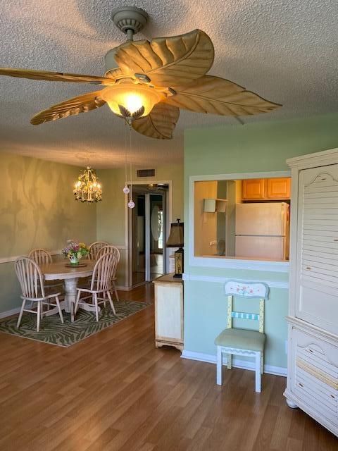 For Sale: $129,500 (1 beds, 1 baths, 719 Square Feet)