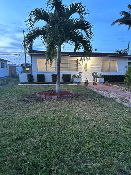 Recently Sold: $199,999 (2 beds, 1 baths, 816 Square Feet)