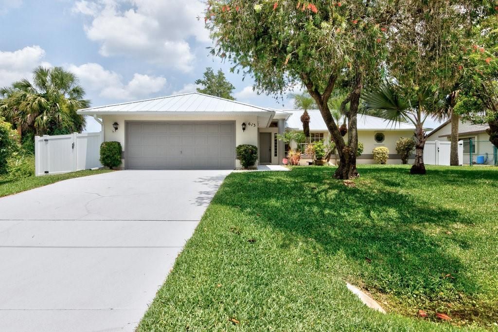 Recently Sold: $360,000 (3 beds, 2 baths, 1586 Square Feet)