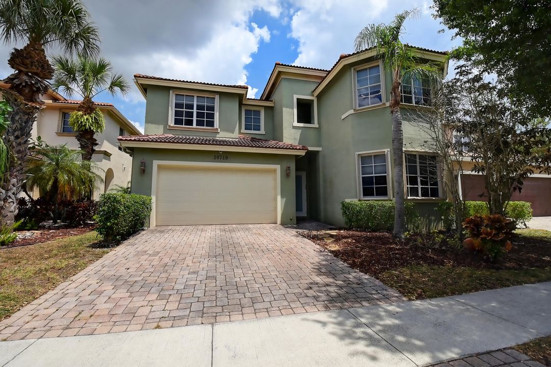 Recently Sold: $1,200,000 (6 beds, 6 baths, 3704 Square Feet)