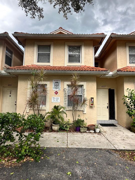 Recently Rented: $2,800 (3 beds, 2 baths, 185 Square Feet)