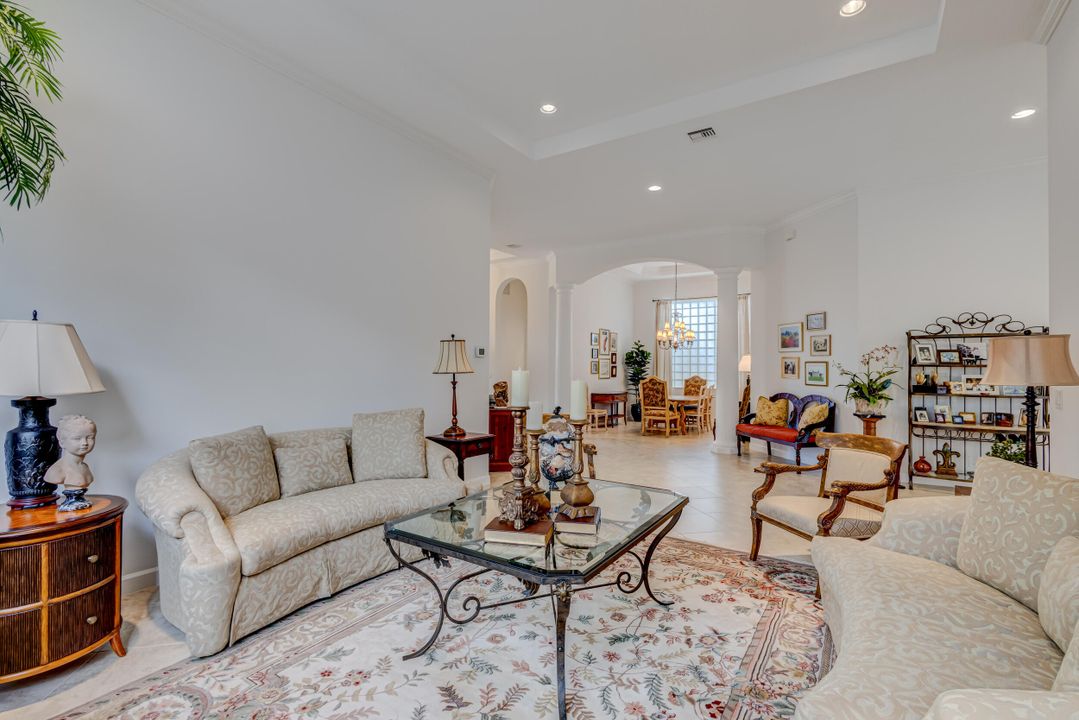 Active With Contract: $1,999,000 (3 beds, 3 baths, 3270 Square Feet)