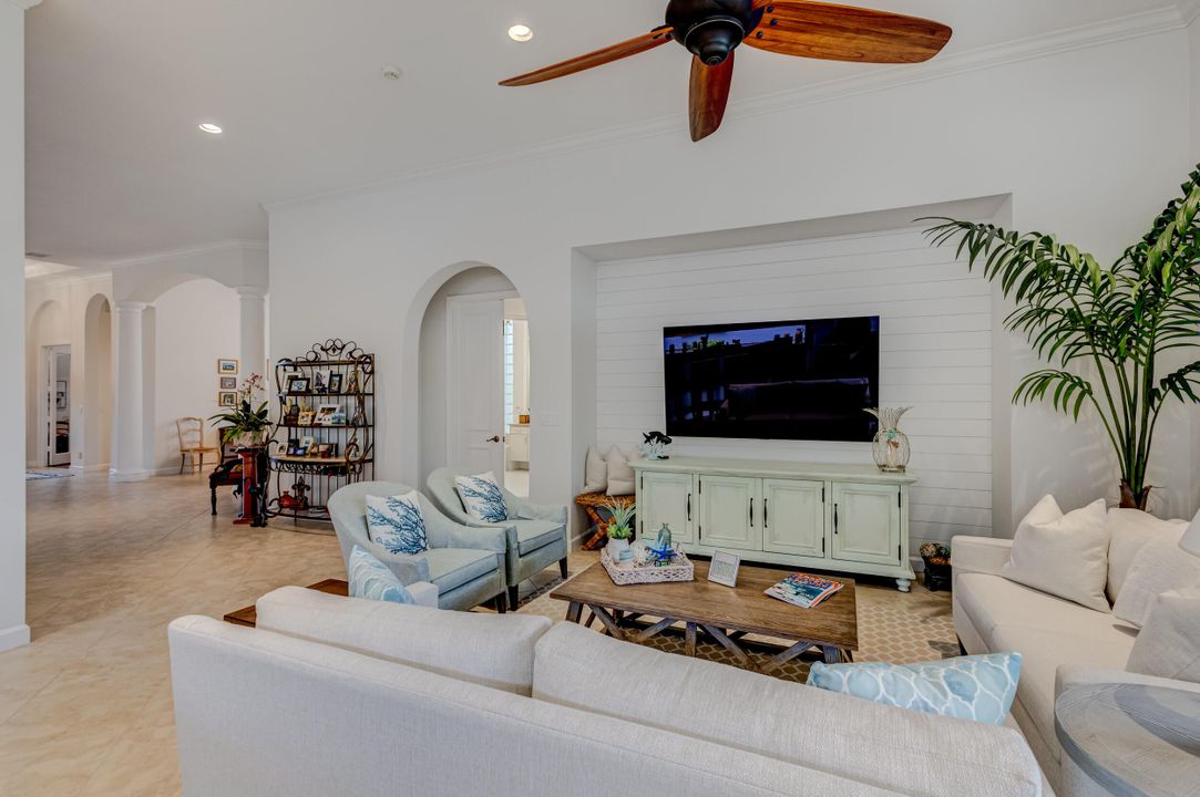 Active With Contract: $1,999,000 (3 beds, 3 baths, 3270 Square Feet)