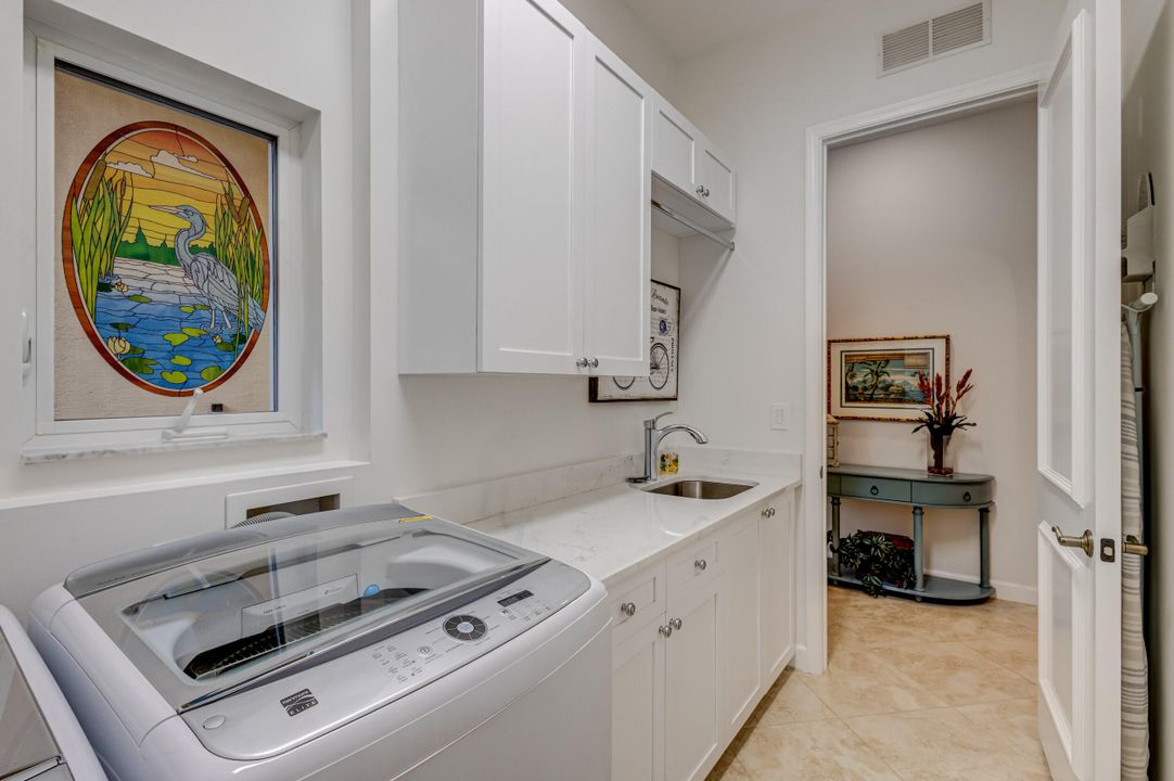 Active With Contract: $1,999,000 (3 beds, 3 baths, 3270 Square Feet)