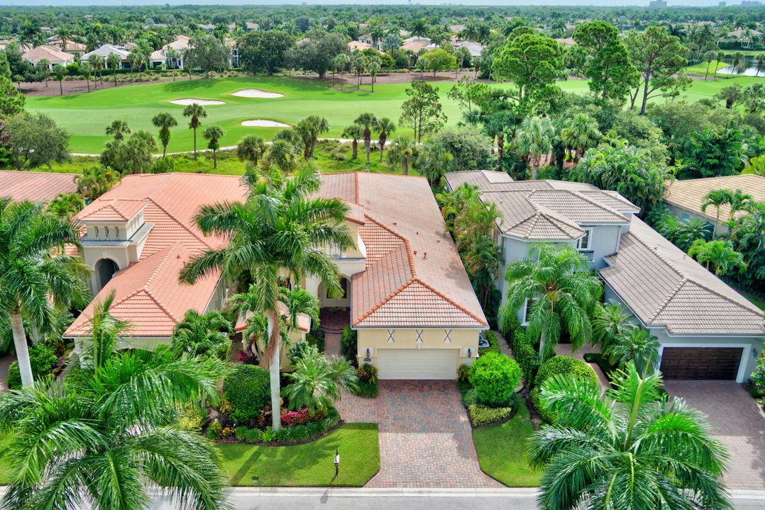 Active With Contract: $1,999,000 (3 beds, 3 baths, 3270 Square Feet)