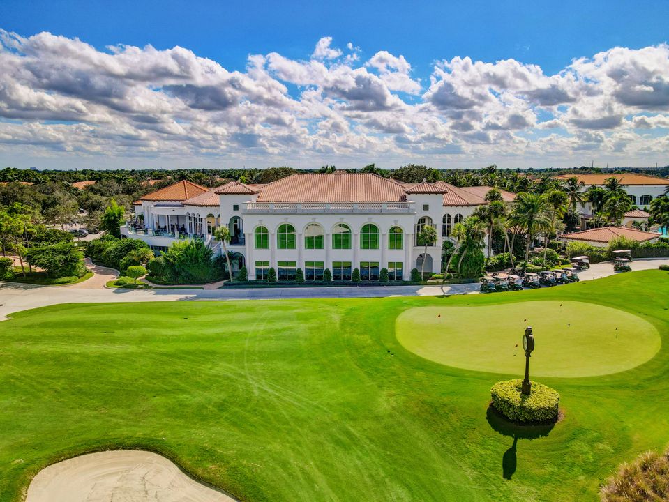 Active With Contract: $1,999,000 (3 beds, 3 baths, 3270 Square Feet)