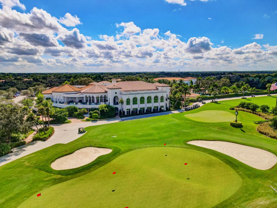 Active With Contract: $1,999,000 (3 beds, 3 baths, 3270 Square Feet)