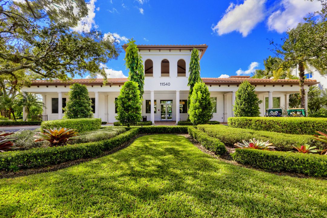 Active With Contract: $1,999,000 (3 beds, 3 baths, 3270 Square Feet)