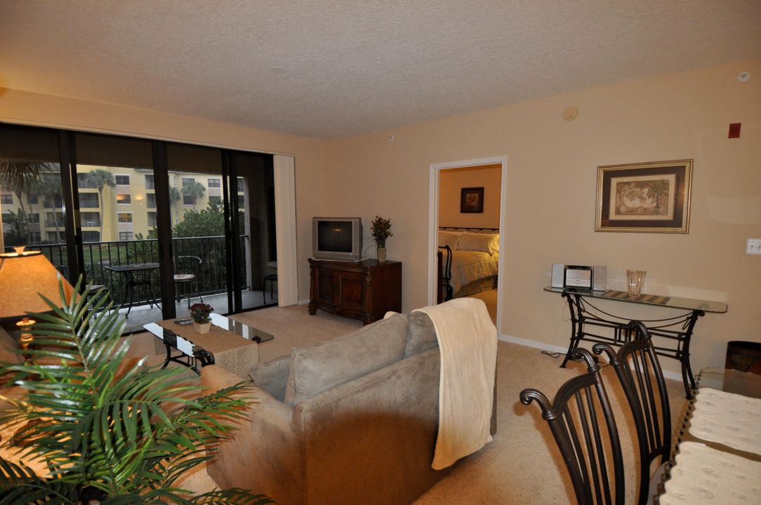Active With Contract: $3,200 (3 beds, 2 baths, 1500 Square Feet)