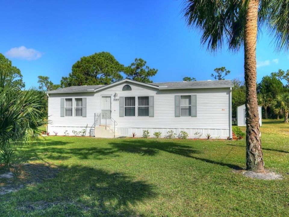 Active With Contract: $250,000 (3 beds, 2 baths, 1104 Square Feet)