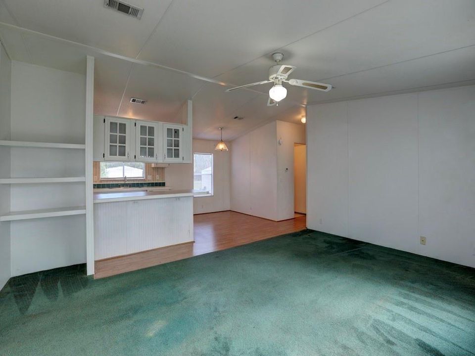 For Sale: $250,000 (3 beds, 2 baths, 1104 Square Feet)